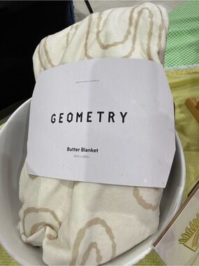 Geometry Butter Blanket in Cream with Tan Design